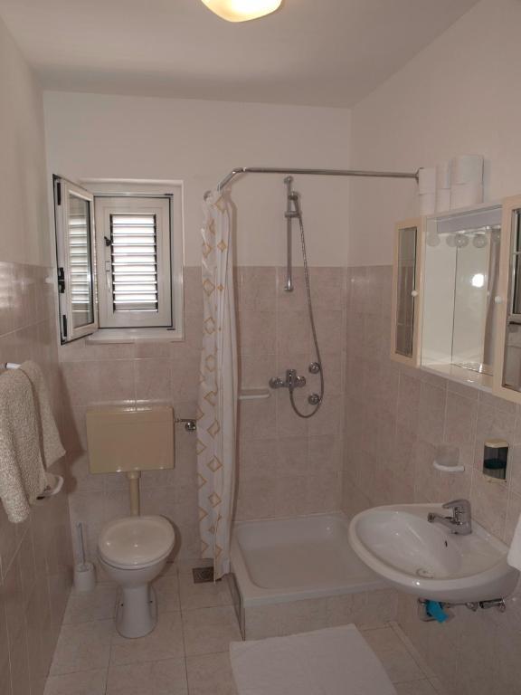 Villa Jasmin Bol Zimmer foto